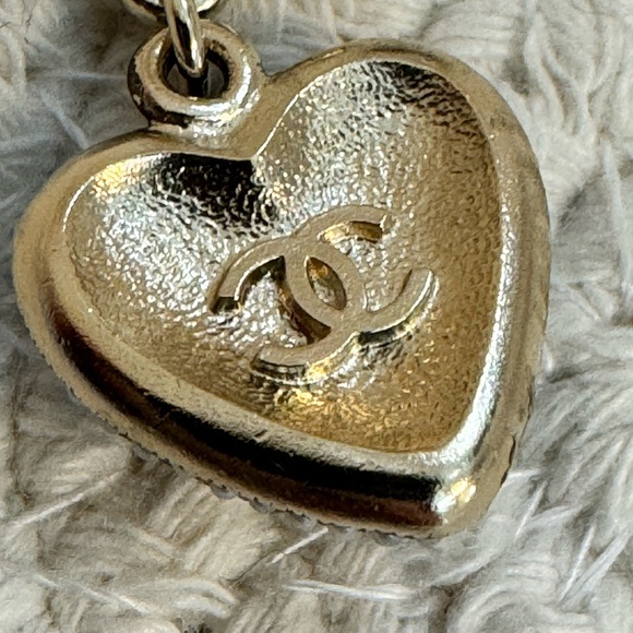 Chanel Pearl Crystal CC Heart Drop Earrings - Picture 9 of 10